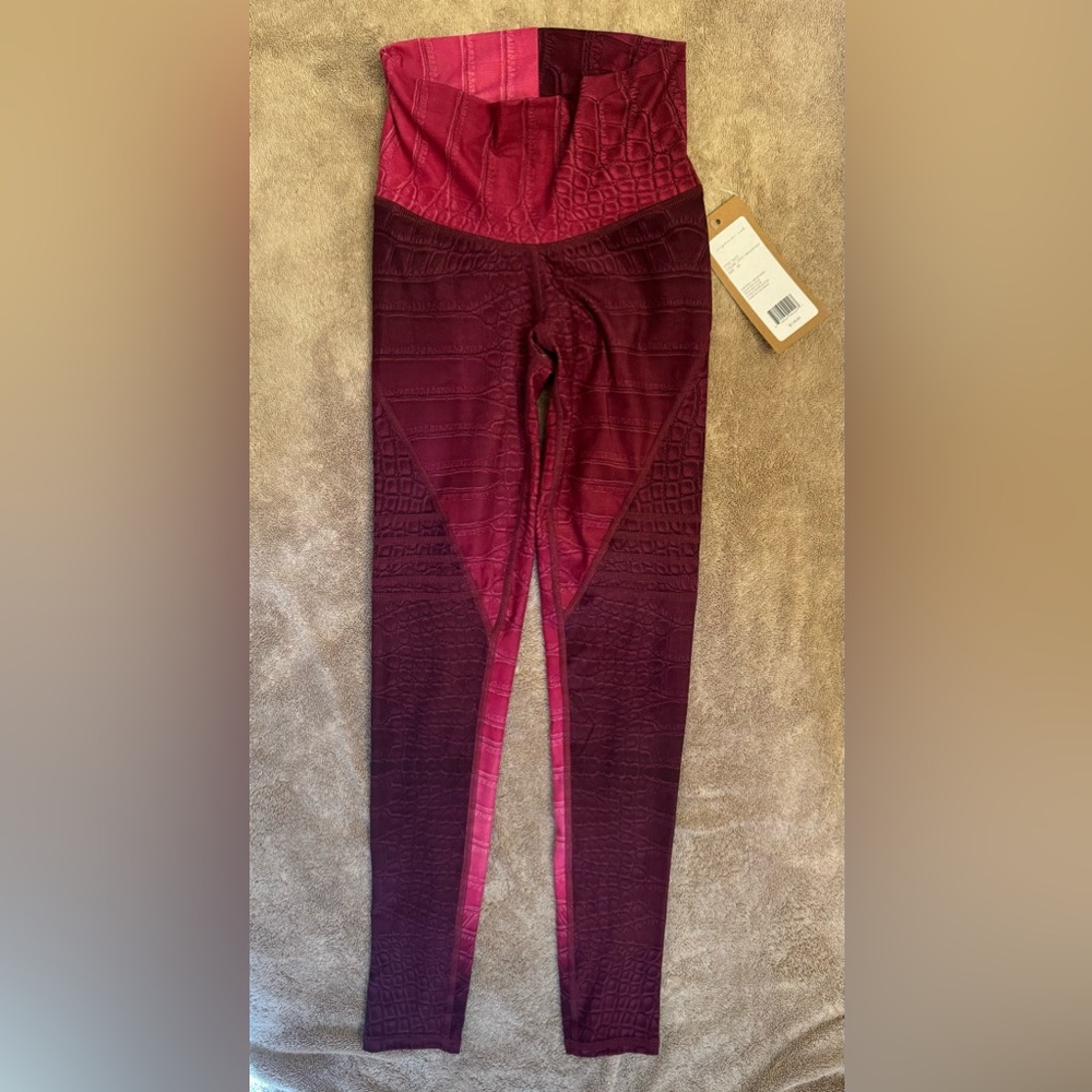 Niyama Sol barefoot leggings CROC DRAGON FRUIT size XS NWT